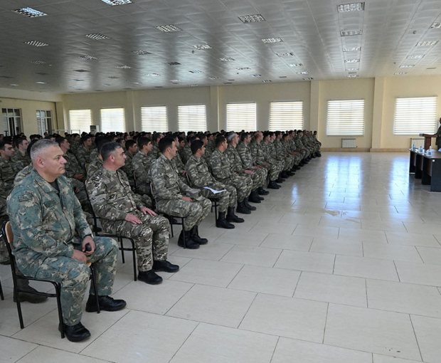 Руководящий состав Минобороны Азербайджана встретился с военнообязанными - ФОТО