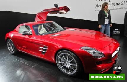 Mercedes SLS AMG in Red