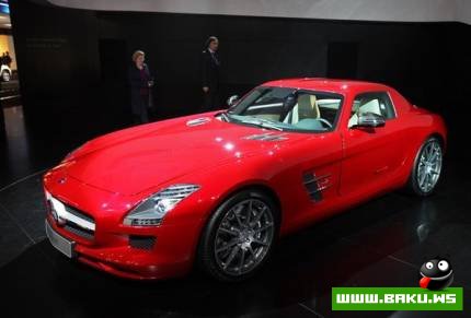 Mercedes SLS AMG in Red