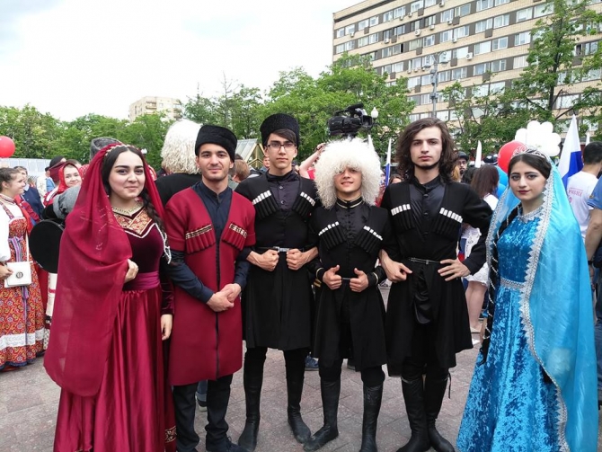 Баку национальность
