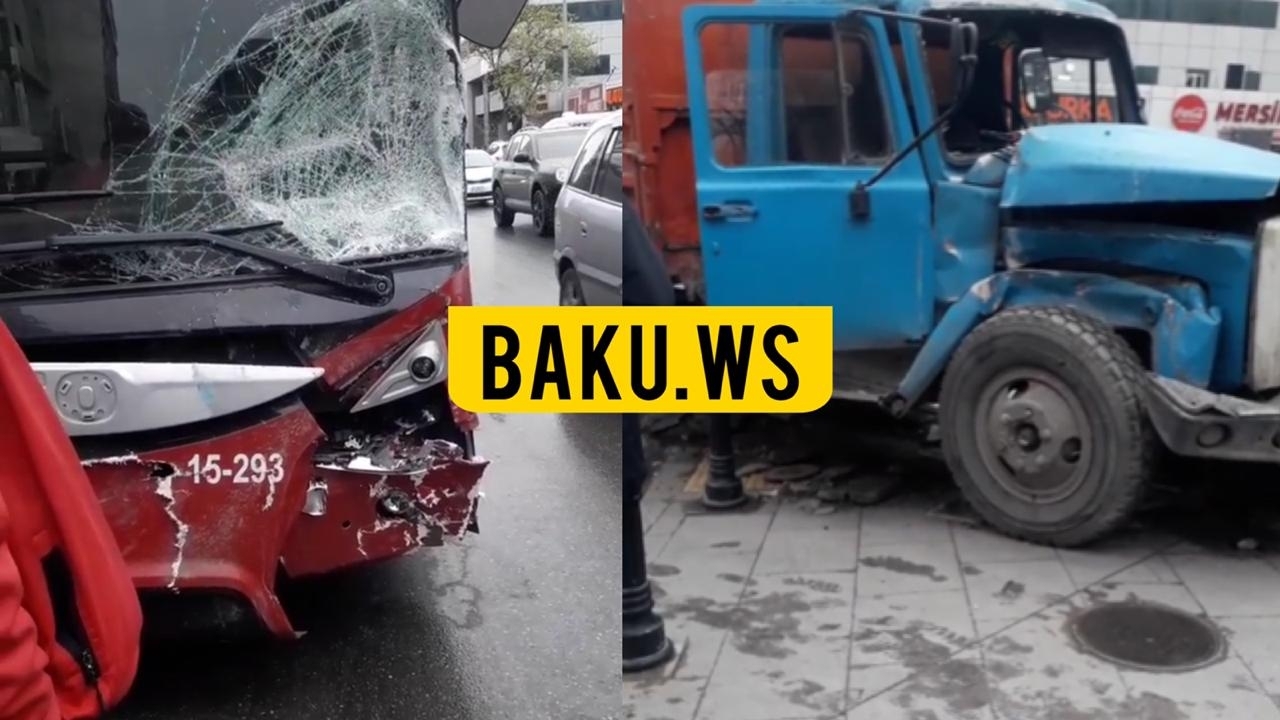 Автобус "BakuBus" столкнулся с грузовым автомобилем