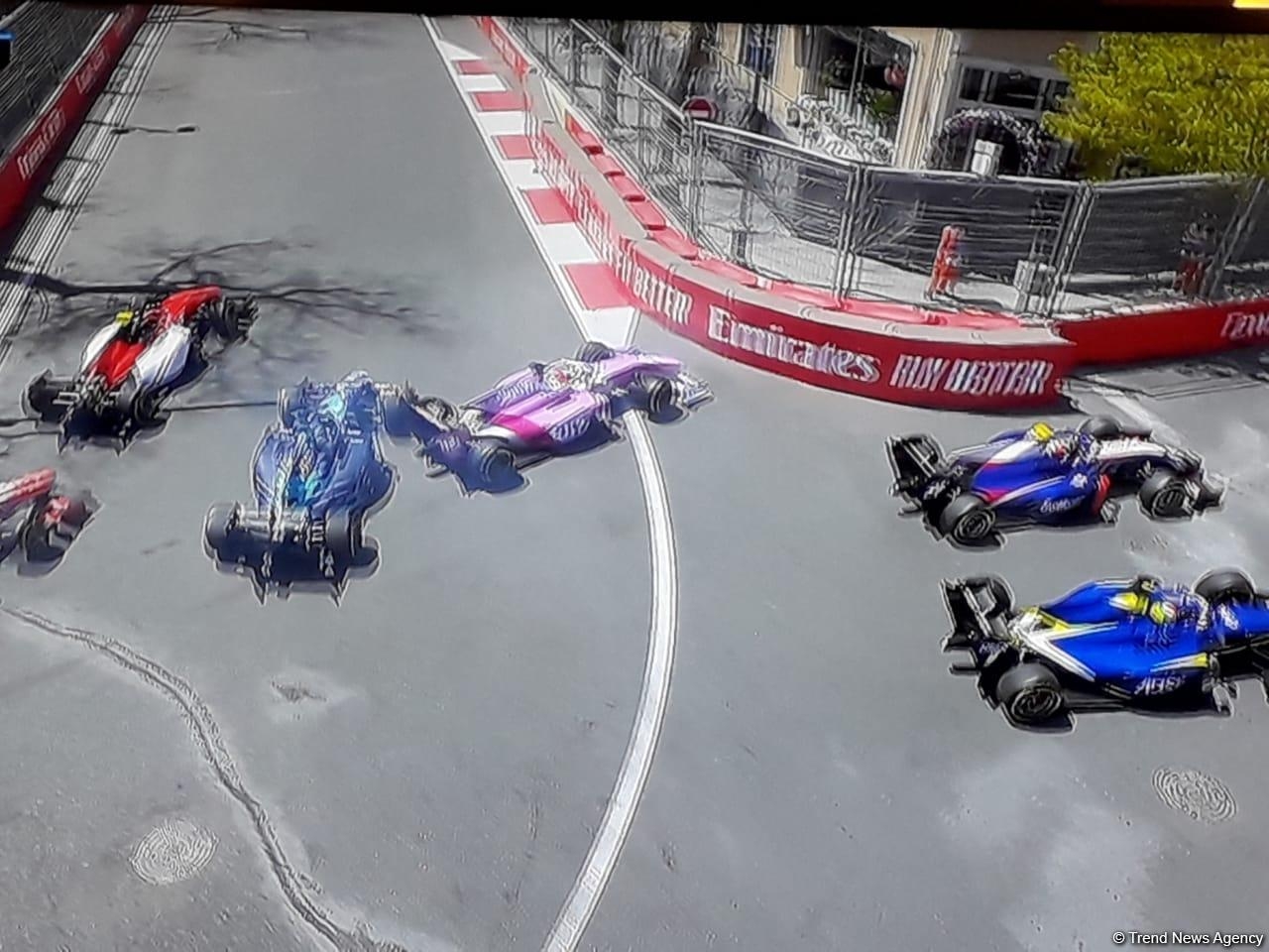 Цепная авария на гонках F2 в Баку: Столкнулись три болида