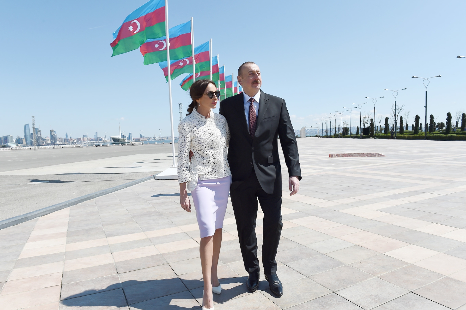 Ильхам и Мехрибан Алиевы в Гобустане