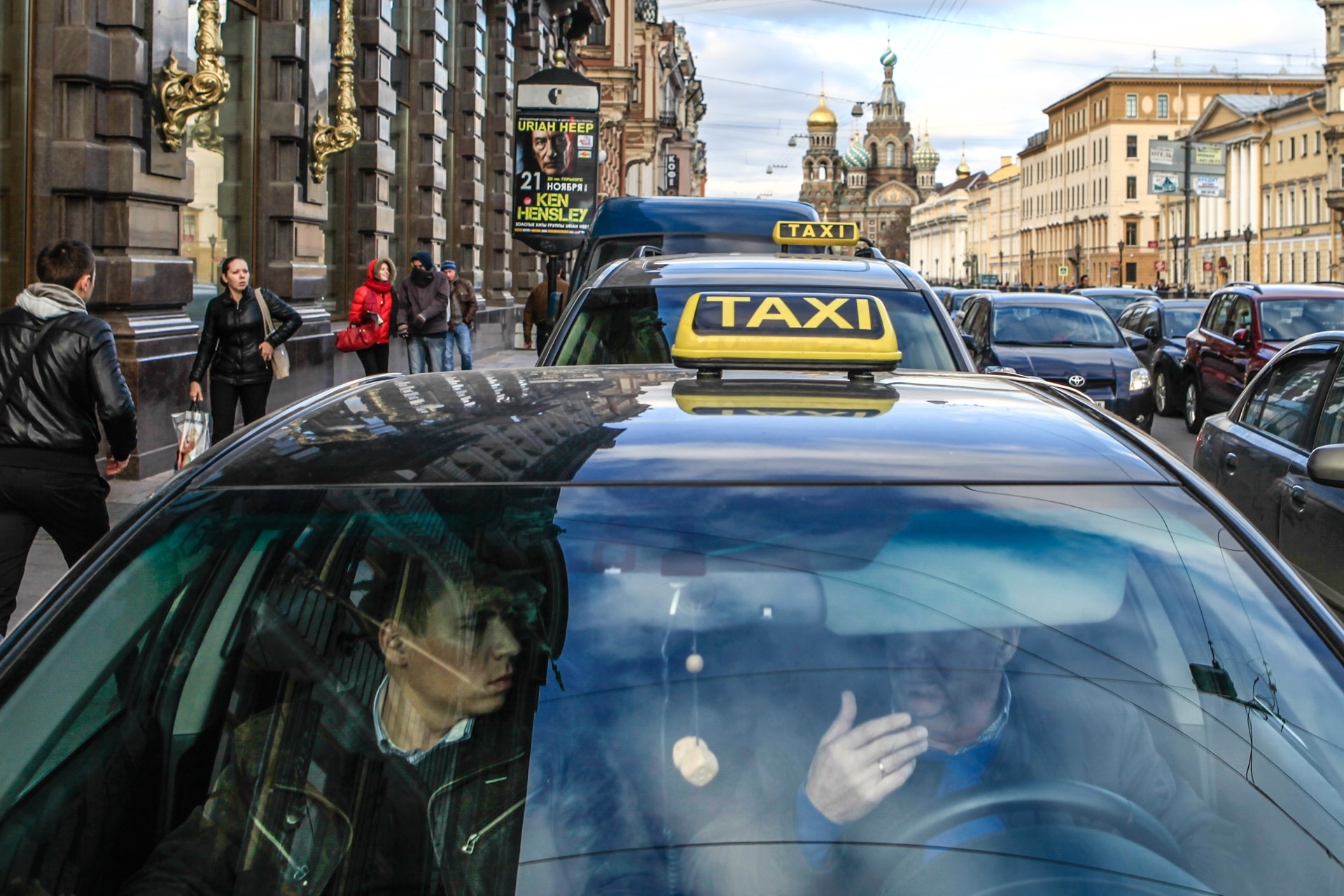 В Питере таксист-азербайджанец отнял iPhone у китайца