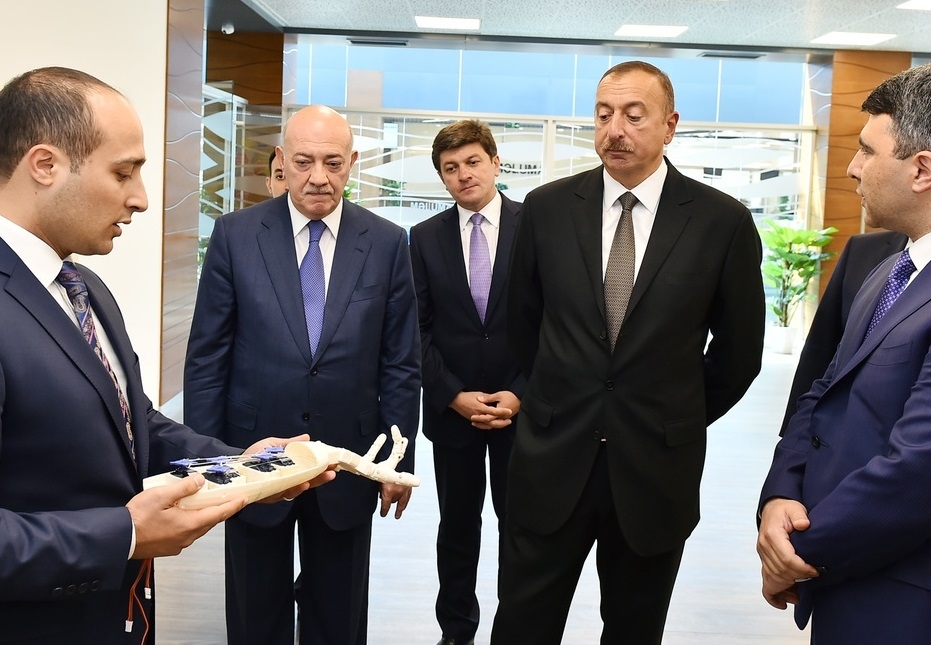 Президент Ильхам Алиев наградил Фуада Алескерова