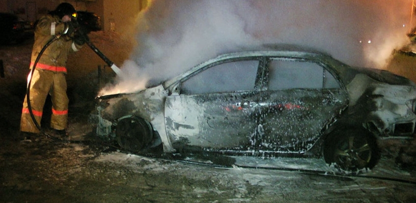 В Баку сгорела "Toyota"