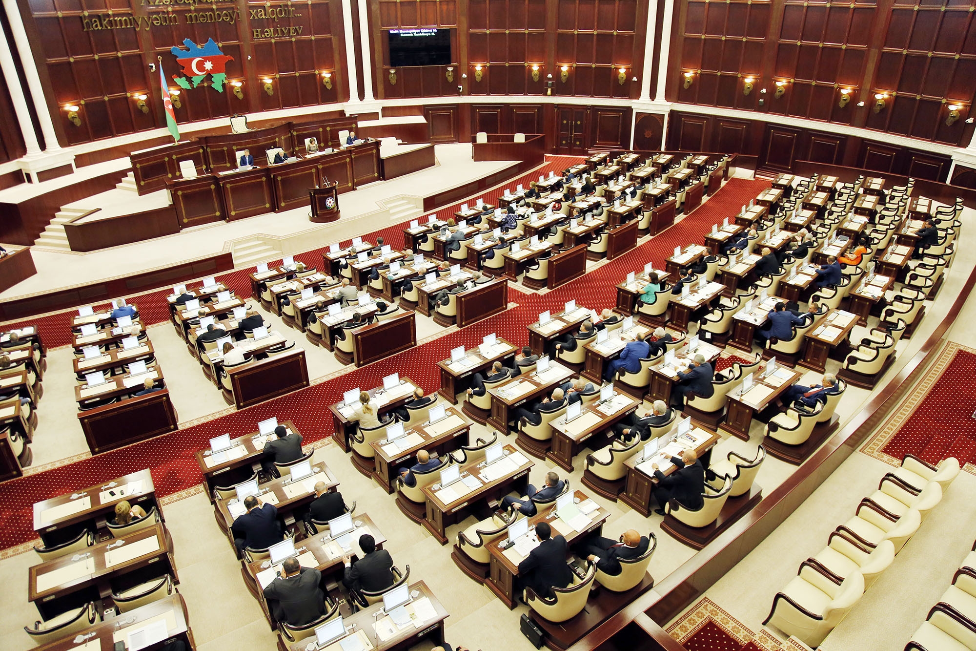 Парламент Азербайджана обсудит сегодня 18 вопросов