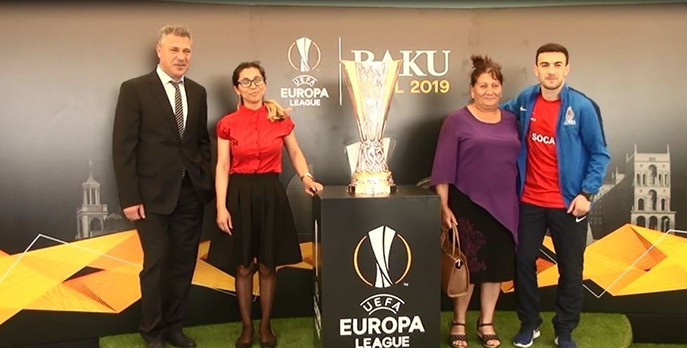 Кубок Лиги Европы УЕФА продемонстрирован в Джоджуг Марджанлы