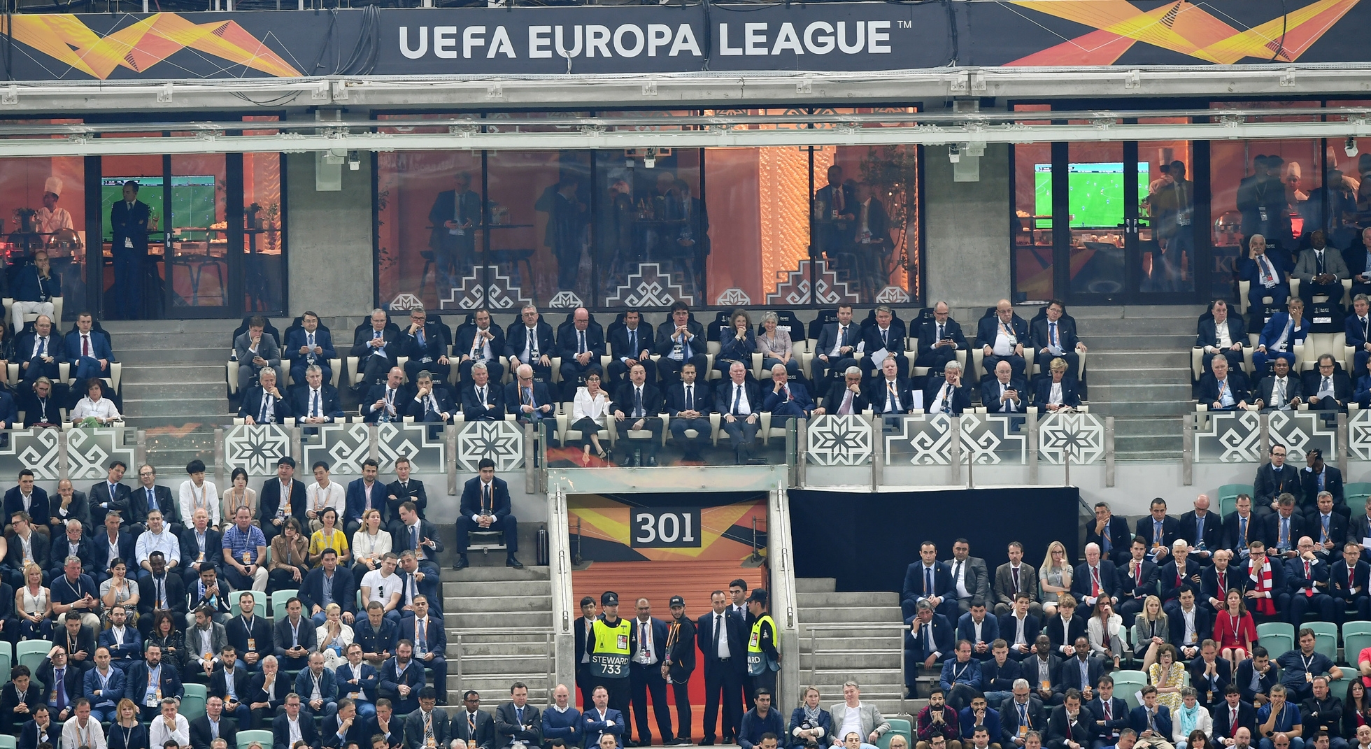 Ильхам и Мехрибан Алиевы наблюдали за финалом Лиги Европы на стадионе - ФОТО