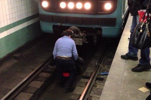 В Баку женщина из-за дочери бросилась под поезд - ОБНОВЛЕНО