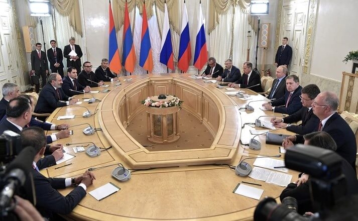 Путин и Пашинян на встрече не обсуждали карабахский конфликт