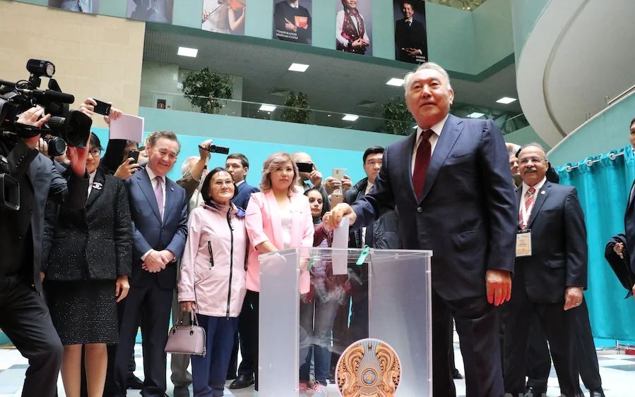 Назарбаев: Наша страна должна сменять власть