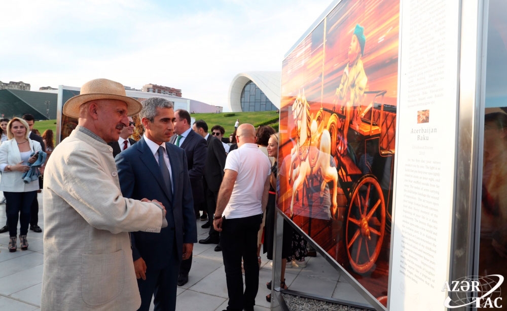 В парке Центра Гейдара Алиева открылась выставка Резы Дегати - ФОТО