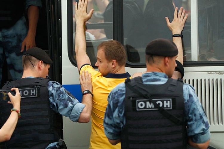 На акции в Москве задержаны более 200 человек - ВИДЕО