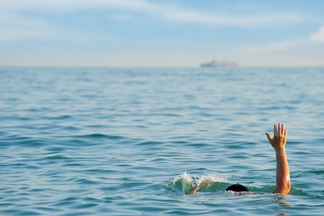 На пляже в Баку утонул выпускник школы - ВИДЕО