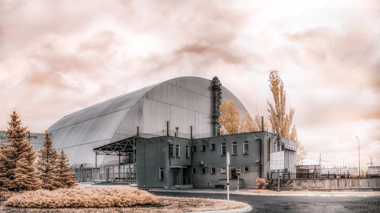 Западных журналистов напугал "человек-мотылек" в небе над Чернобылем - ФОТО