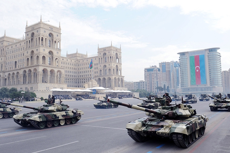 Азербайджан увеличивает затраты на оборону