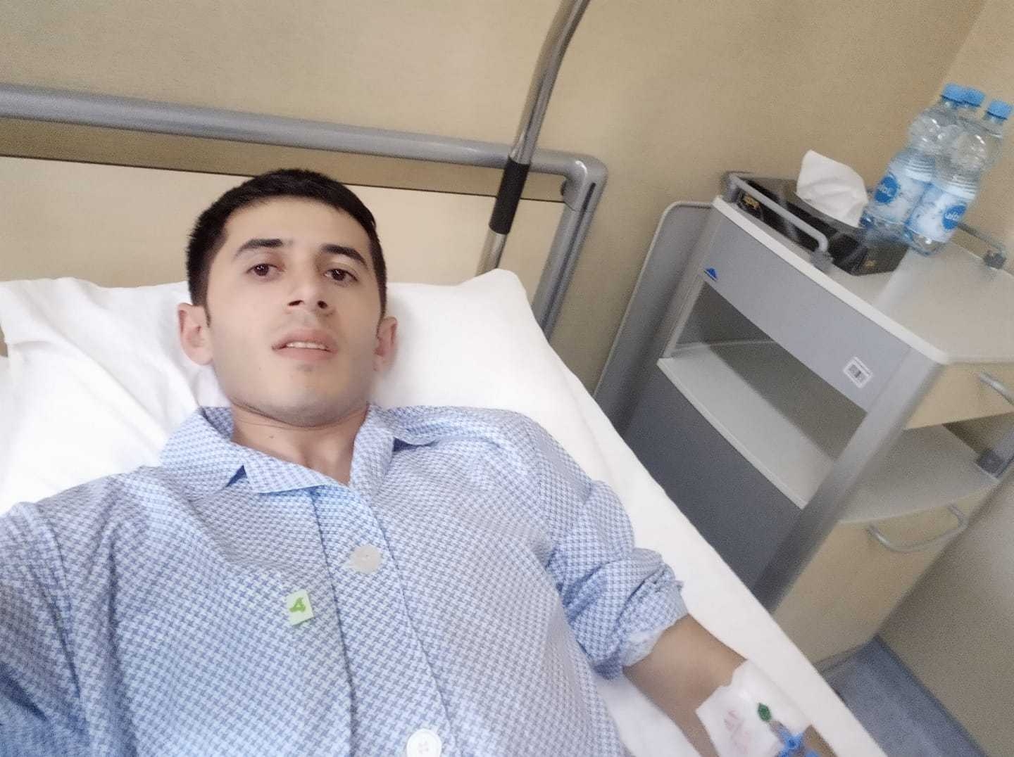 В Азербайджане педагог стал донором печени для матери