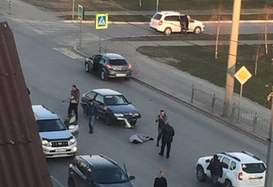В Баку водитель умышленно сбил насмерть человека