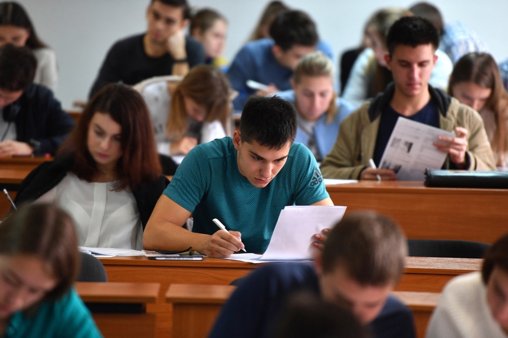 Студенты из Азербайджана признаны одними из лучших во Франции - ФОТО