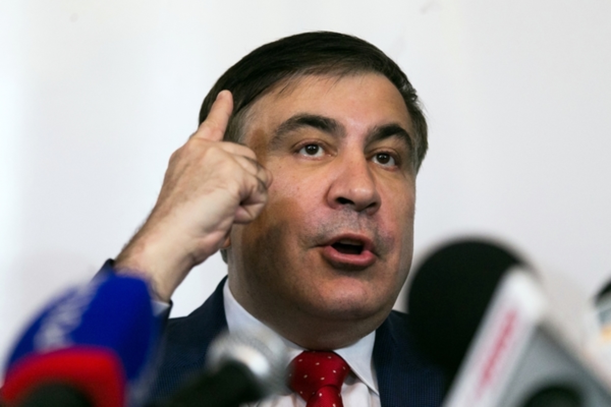 Саакашвили призвал украинцев пить грузинское вино вместо русских
