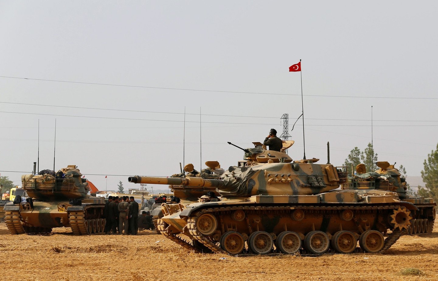 Турция стягивает спецназ и бронетехнику к сирийской границе