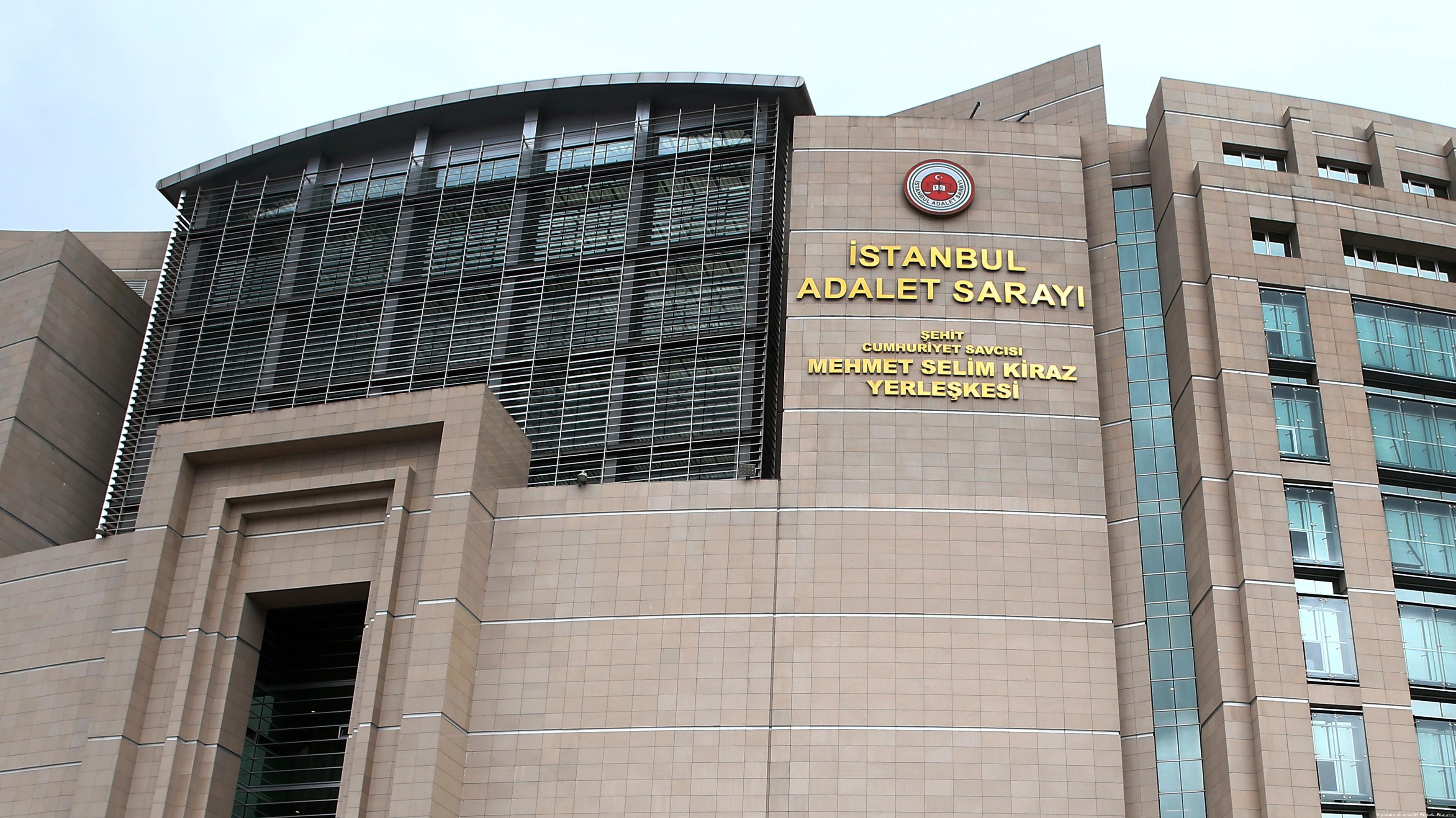Суд  оправдал 235 подозреваемых  в попытке госпереворота в Турции