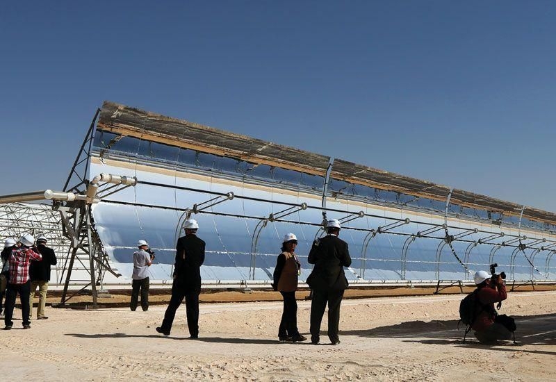 В Эмиратах заработала крупнейшая в мире солнечная электростанция - ФОТО