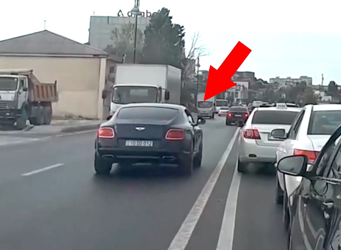 В Баку водители дорогих иномарок создали аварийную ситуацию - ВИДЕО