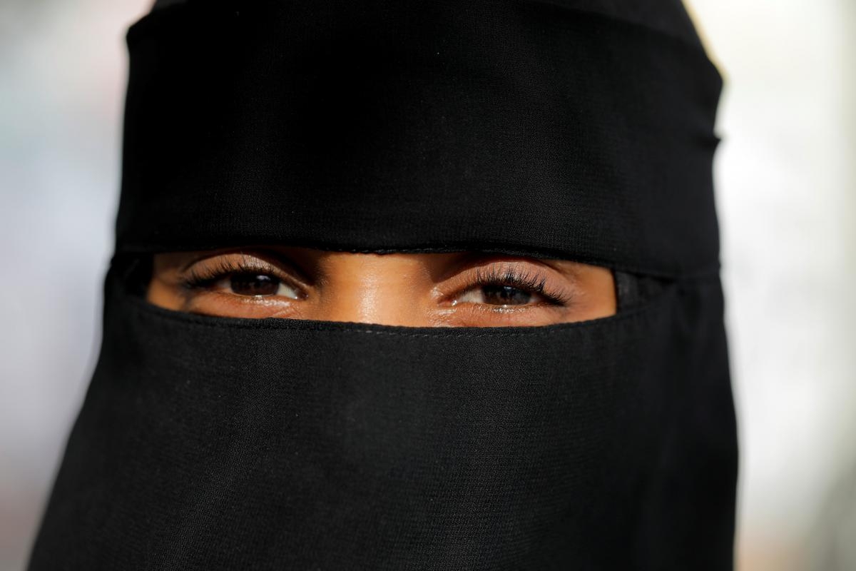 В Тунисе запретили носить никаб