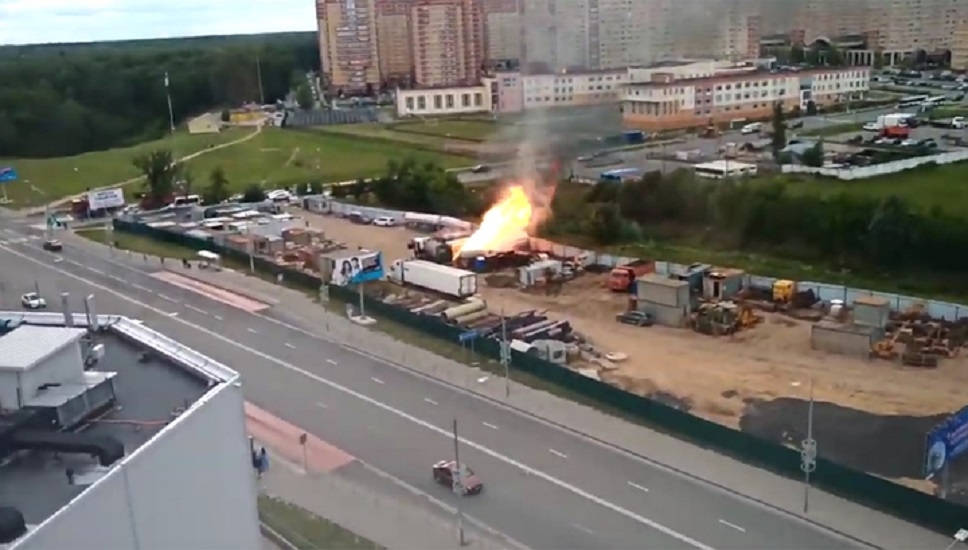 Взрыв у торгового центра в Москве, есть пострадавший - ВИДЕО