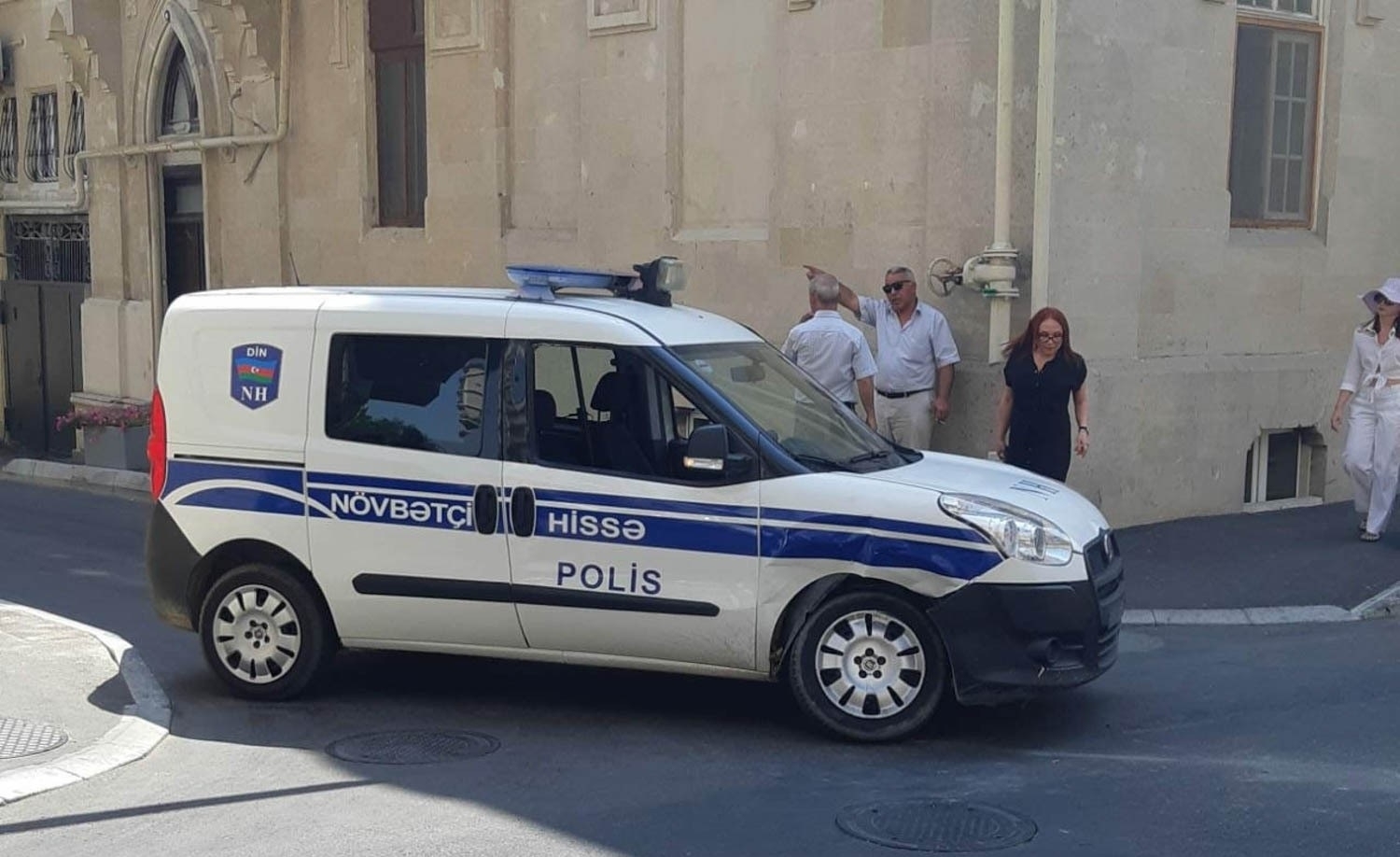 В Баку полицейский автомобиль совершил ДТП - ФОТО
