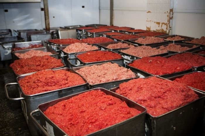 Подмосковный мясокомбинат производил колбасу из человеческого мяса