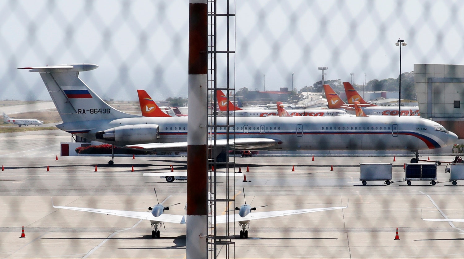 Российскому самолету не дали вылететь с Кипра из-за угрозы взрыва