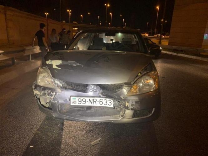 При ДТП в Баку пострадала женщина-водитель: возник спор - ВИДЕО