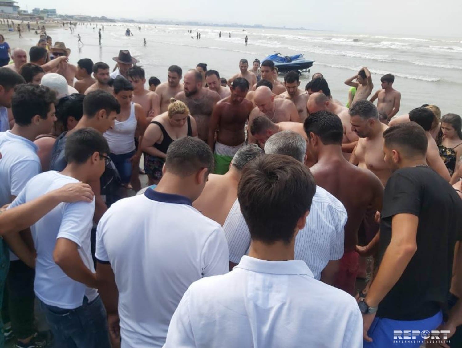 На пляже в Новханы утонул 12-летний подросток - ВИДЕО