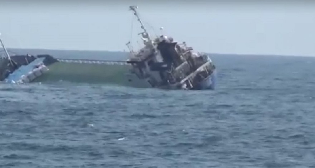 Опубликованы кадры крушения иранского судна в Каспийском море - ВИДЕО