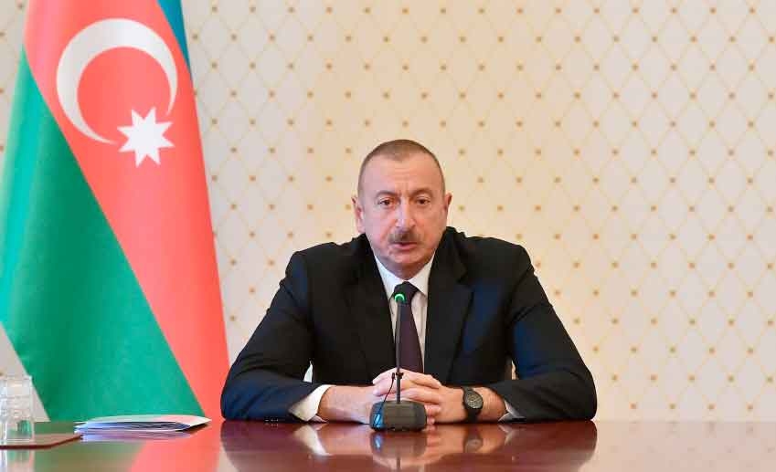 Ильхам Алиев недоволен освещением улиц в Баку