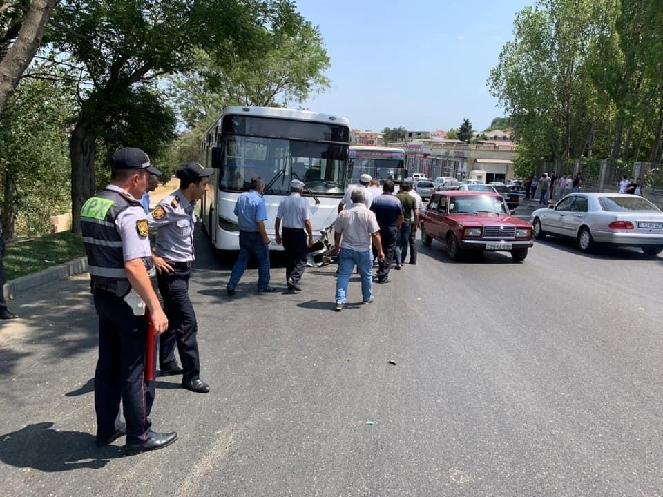 ДТП с участием автобуса в Баку, есть погибший и пострадавшие - ФОТО