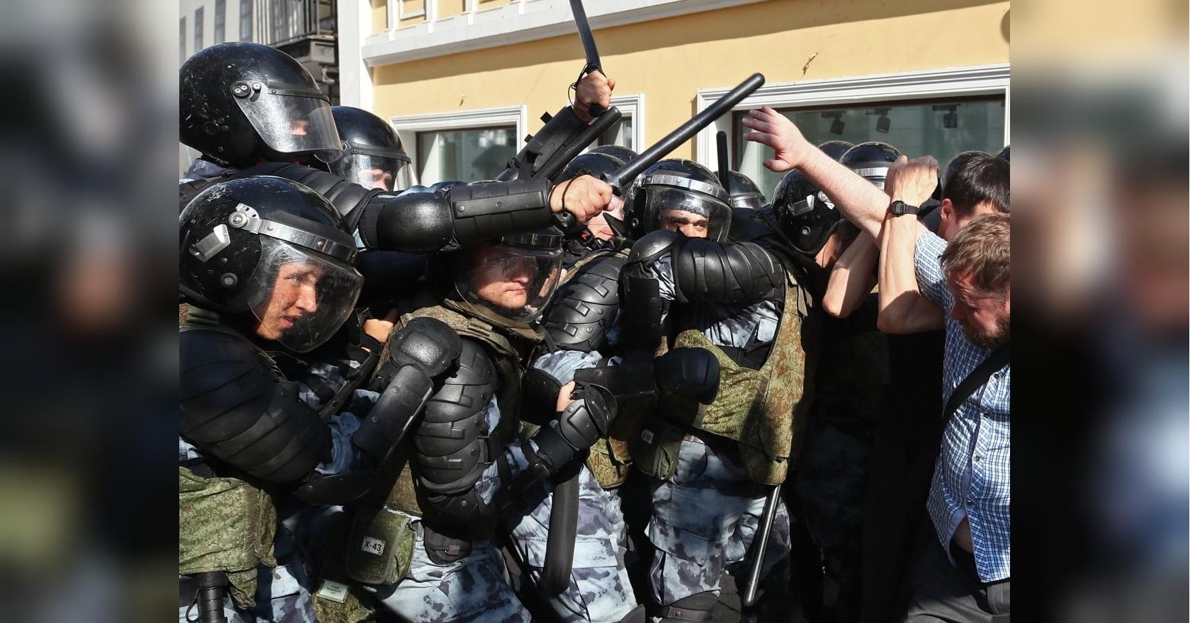Акция протеста в центре Москвы: есть задержанные - ВИДЕО