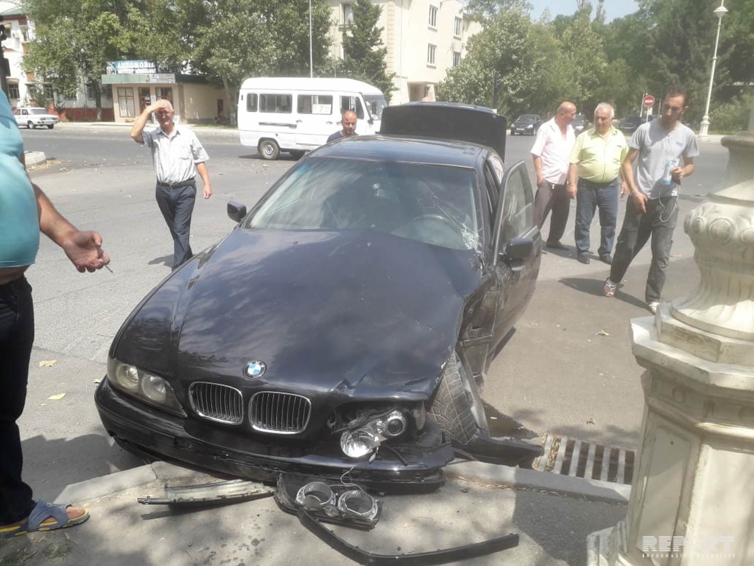 В Азербайджане свадебный кортеж попал в аварию, есть пострадавшие - ФОТО