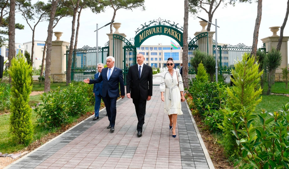Ильхам и Мехрибан Алиевы на открытии паркового комплекса "Мирвари" - ФОТО
