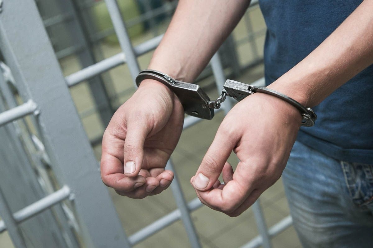 В Баку задержан пытавшийся провести в СИЗО для сына героин мужчина - ФОТО
