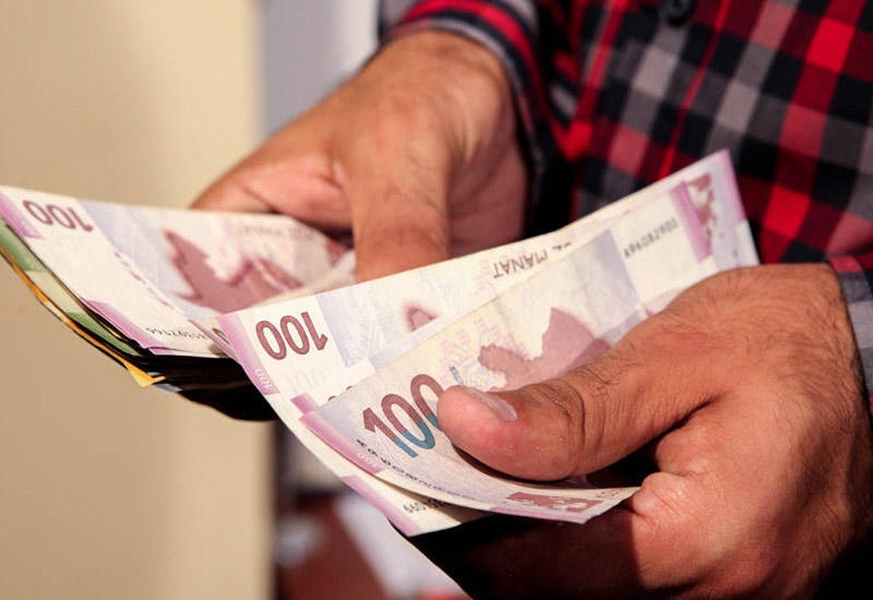 Среднемесячная зарплата в Азербайджане достигла 585 манатов