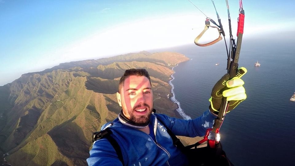 Блогер погиб, прыгнув с парашютом с 46-метровой трубы ради просмотров на YouTube