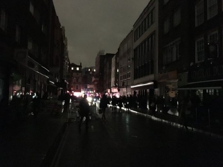 Блэкаут в Великобритании: Лондон погрузился во мрак