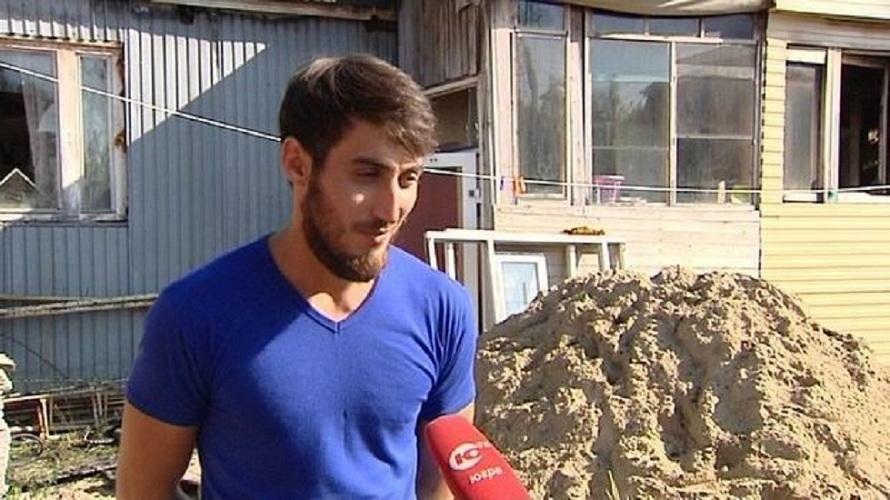 В России азербайджанец спас человека из горящего дома - ВИДЕО