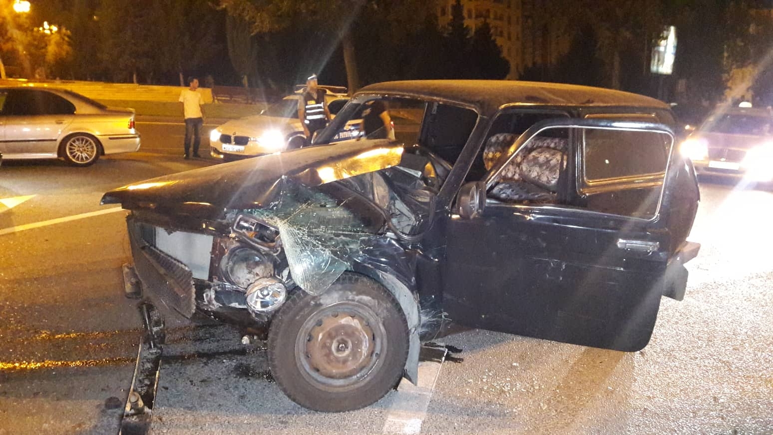 В Баку автохулиган сбежал с места аварии – ВИДЕО
