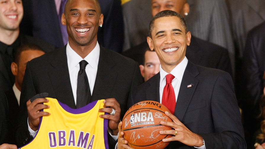 В США игровую баскетбольную майку Барака Обамы продали на аукционе за $120 тыс.