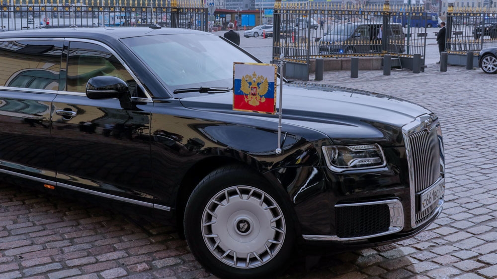 Стало известно, за сколько можно купить машину как у Путина